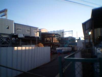 駅北口解体工事中